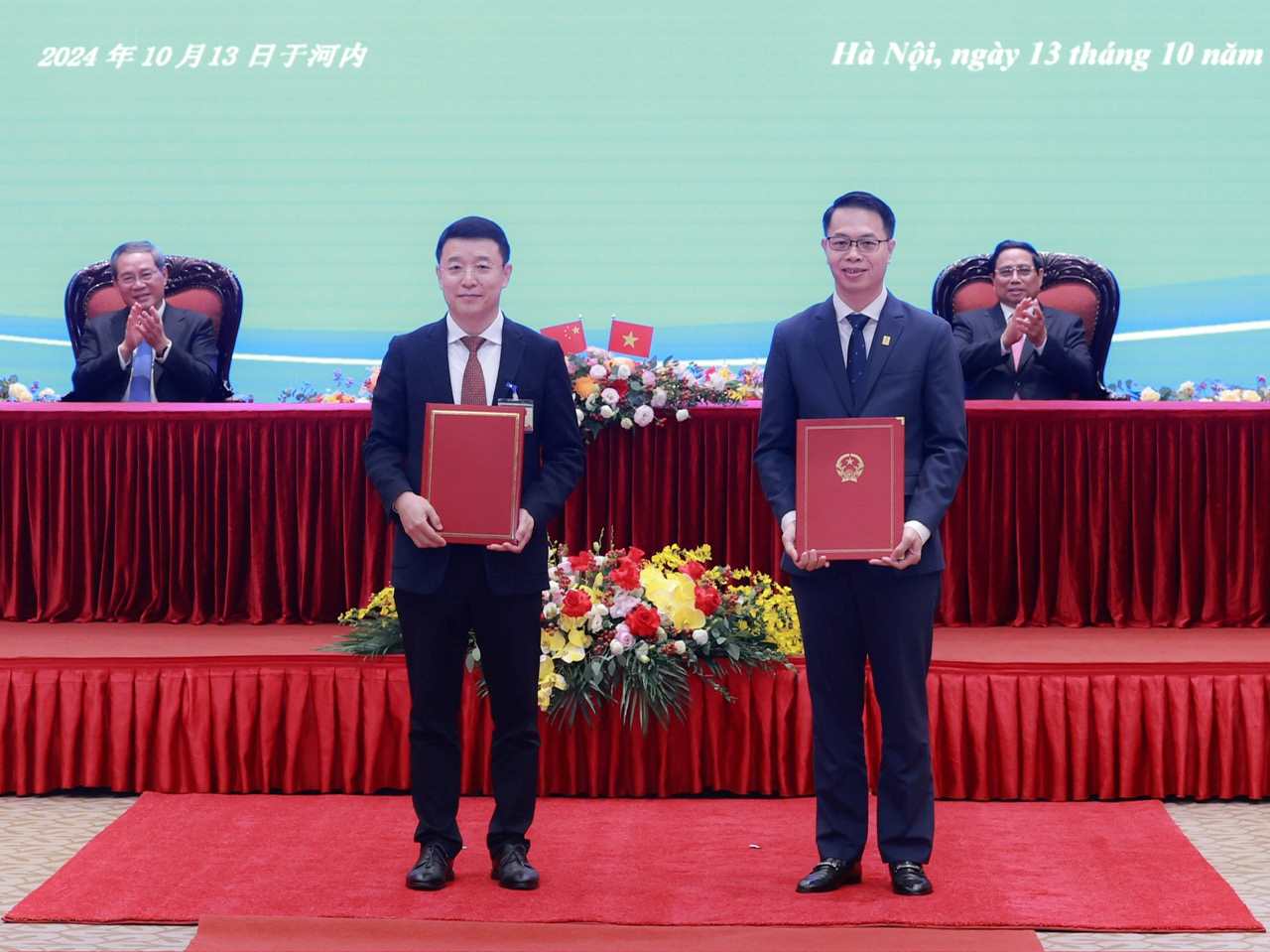 Thủ tướng Việt Nam và Trung Quốc chứng kiến lễ trao Bản ghi nhớ giữa Công ty NAPAS với Công ty UnionPay International. Ảnh: Hải Nguyễn