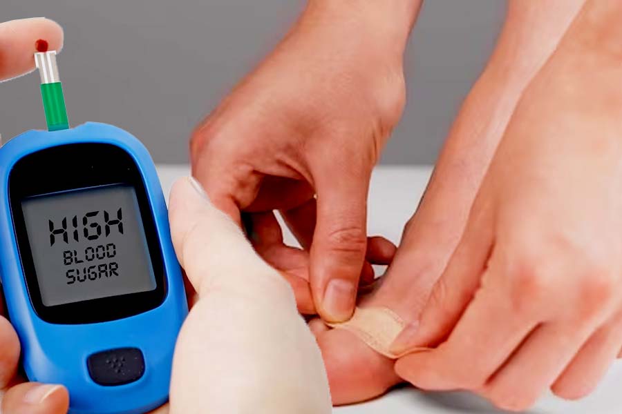 Foot ulcers that don't heal can be a sign of diabetes. Graphics: Thien Nhan