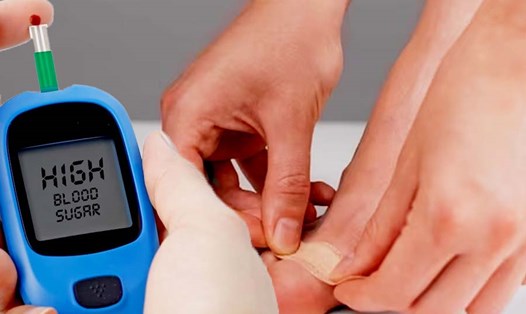 Vết loét ở chân không lành có thể là dấu hiệu của bệnh tiểu đường. Đồ hoạ: Thiện Nhân
