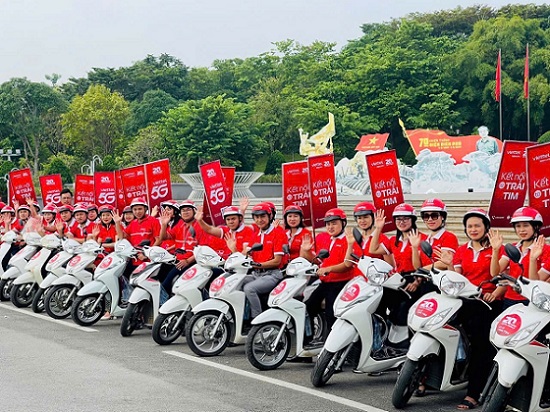 Cuoi tuan qua, hoat dong chao mung ky niem 20 nam mang di dong Viettel Mobile  dien ra soi noi tai 63 tinh/TP 