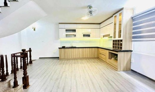Căn nhà trên phố Nam Ngư (quận Hoàn Kiếm, Hà Nội) đang rao bán với lý do vỡ nợ. Ảnh: Thu Giang