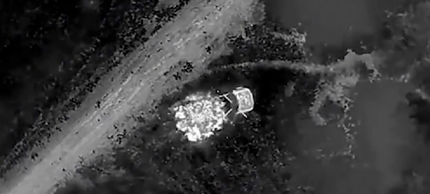 Hình ảnh phương tiện của Ukraina phát nổ trong cuộc tấn công của nhóm lực lượng Zapad. Ảnh: Bộ Quốc phòng Nga