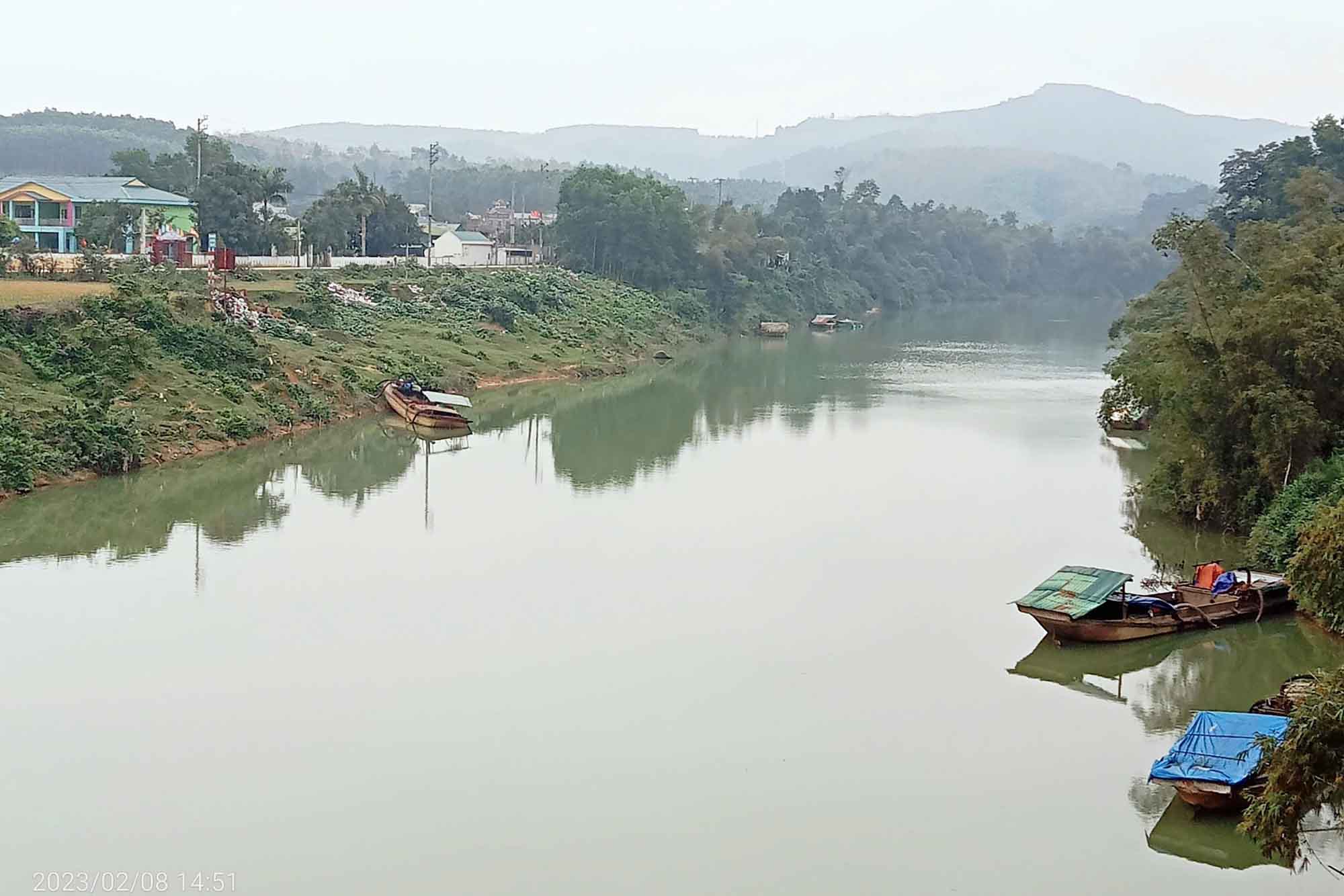 Sông Ngàn Sâu, đoạn qua xã Hà Linh sẽ thực hiện dự án kè chống sạt lở 60 tỉ đồng nhưng hiện đang ở giai đoạn chọn nhà thầu. Ảnh: Trần Tuấn.
