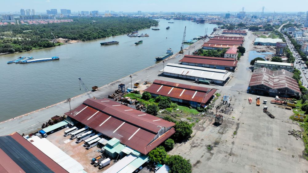 Vào năm 2017, UBND TPHCM đã chấp thuận cho Công ty Ngọc Viễn Đông làm nhà đầu tư thực hiện dự án trên. Dự án bao gồm Phường 12, 13 và 18 của Quận 4 với diện tích mặt đất, mặt nước sử dụng khoảng 31,5ha. Ảnh: Anh Tú