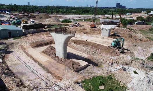 Công trường nút giao Bình Chuẩn dự án đường Vành đai 3 TPHCM qua Bình Dương. Ảnh: Đình Trọng