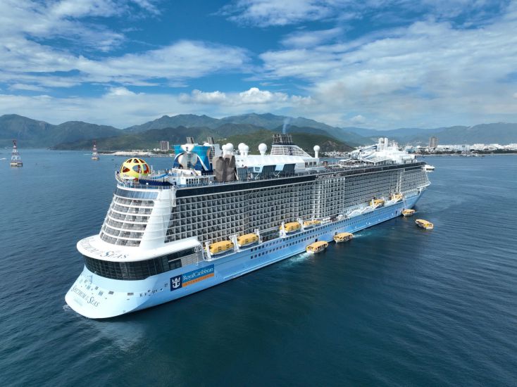 Hiện Cảng Nha Trang đang trong quá trình đầu tư nâng cấp, các hãng tàu biển quốc tế bắt đầu lựa chọn Cảng quốc tế Cam Ranh là điểm đón. Ảnh: Phúc Hậu