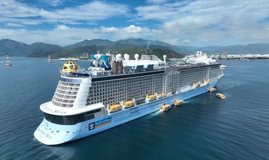 Hiện Cảng Nha Trang đang trong quá trình đầu tư nâng cấp, các hãng tàu biển quốc tế bắt đầu lựa chọn Cảng quốc tế Cam Ranh là điểm đón. Ảnh: Phúc Hậu