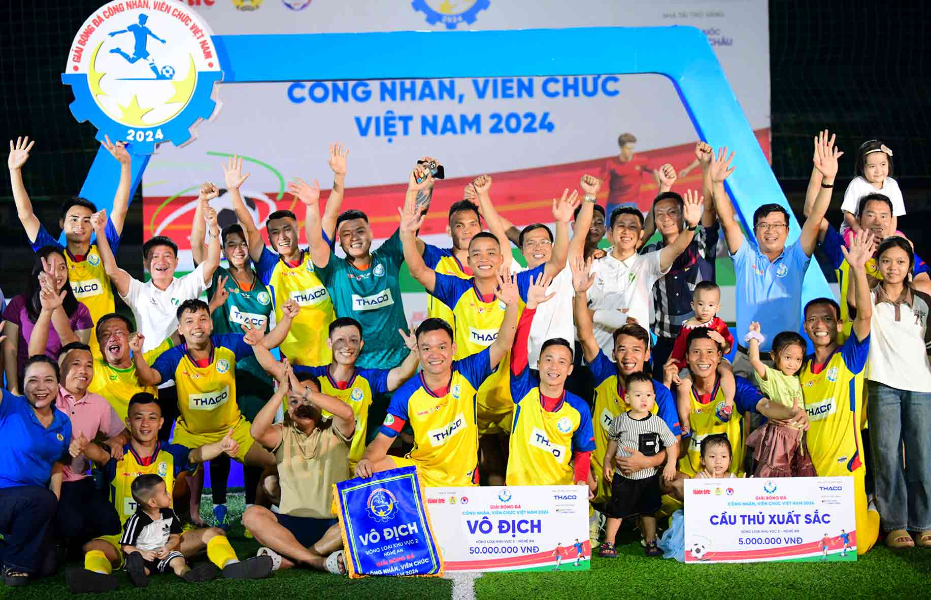 Công đoàn Nghệ An xuất sắc giành chức vô địch Giải bóng đá công nhân, viên chức Việt Nam 2024 vòng loại khu vực Nghệ An. Ảnh: Quang Đại