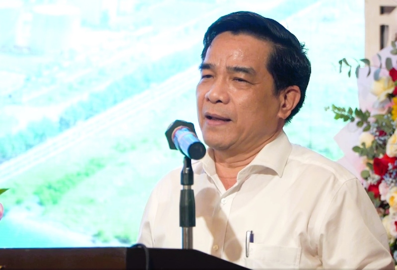 Chairman of Quang Nam Provincial People's Committee Le Van Dung pledged to accompany businesses to overcome difficulties, affirming that there is no "front yard and back yard" in implementing public investment projects. Photo: Nguyen Hoang