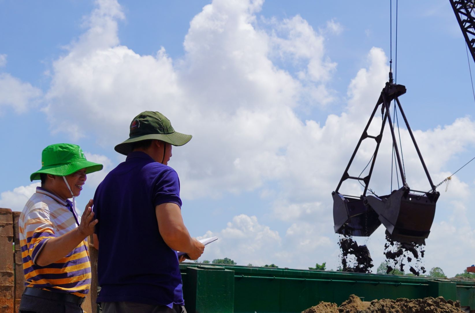 Community monitoring team for sand mining in Phong Nam commune (Ke Sach district, Soc Trang province)