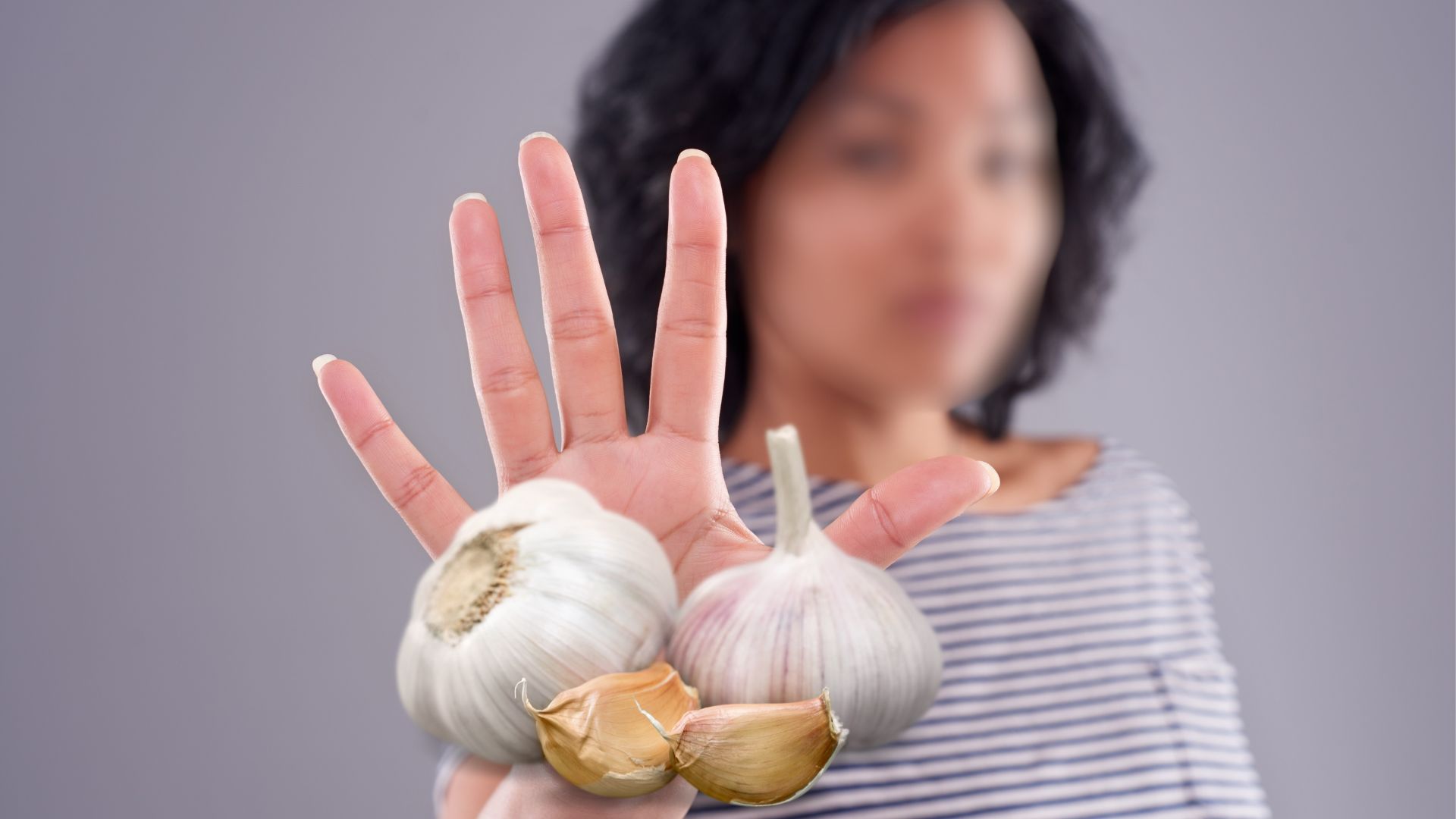 Special groups of people should not eat garlic