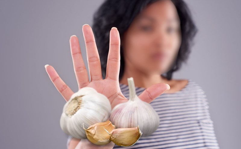 Special groups of people should not eat garlic