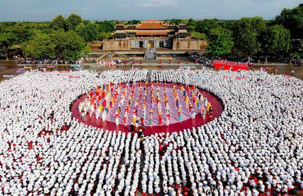 Chung ket Duong len dinh Olympia lan thu 24 da ket thuc, thi sinh Vo Quang Phu Duc, hoc sinh lop 12 chuyen Toan truong THPT chuyen Quoc hoc Hue da xuat sac vuot qua 3 thi sinh con lai de doat vong nguyet que, qua do mang vinh du 3 lan vo dich ve cho Co do Hue. 