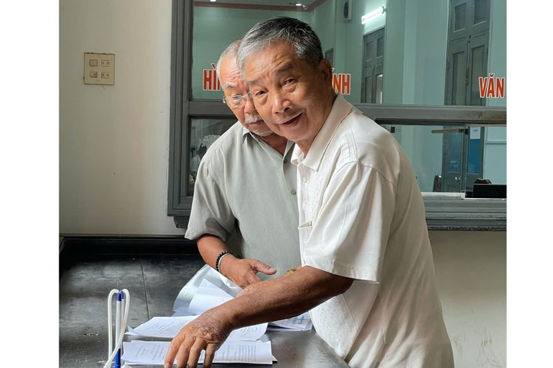 Ông Hoàng Minh Trí nhiều năm khiếu kiện quyết định hành chính, hành vi hành chính trong lĩnh vực quản lý đất đai tại Khánh Hòa. Ảnh: Hữu Long