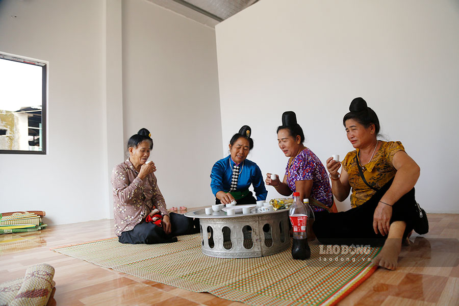 Ben trong ngoi nha moi cua gia dinh ba Luong Thi Hieng. Anh: Quang Dat