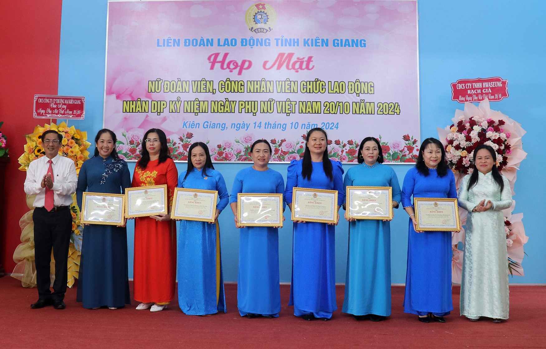 Female union members, workers, civil servants and laborers in difficult circumstances have made many efforts and strived to improve their lives. Photo: Huy Hai