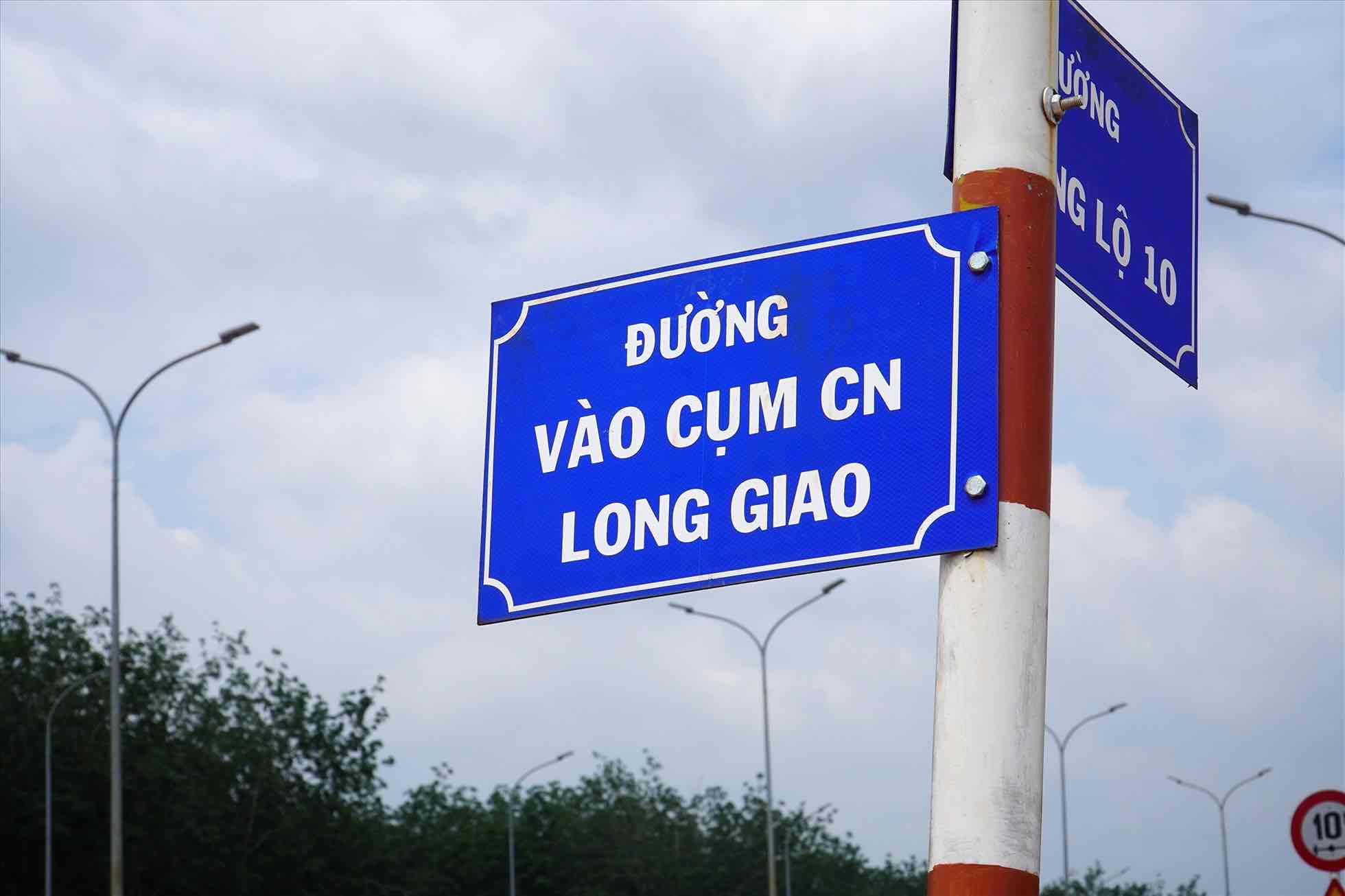 Cum cong nghiep Long Giao. Anh tu lieu: HAC