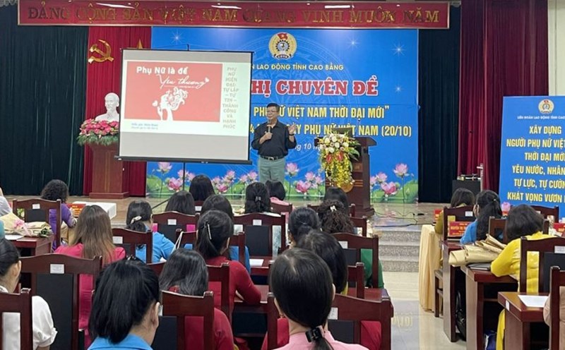 Conference scene to enhance the role and position of female union members and workers in the new era. Photo: Minh Hoa.