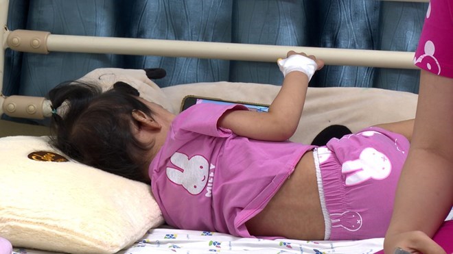 Children get measles before getting vaccinated. Photo: Nguyen Ly