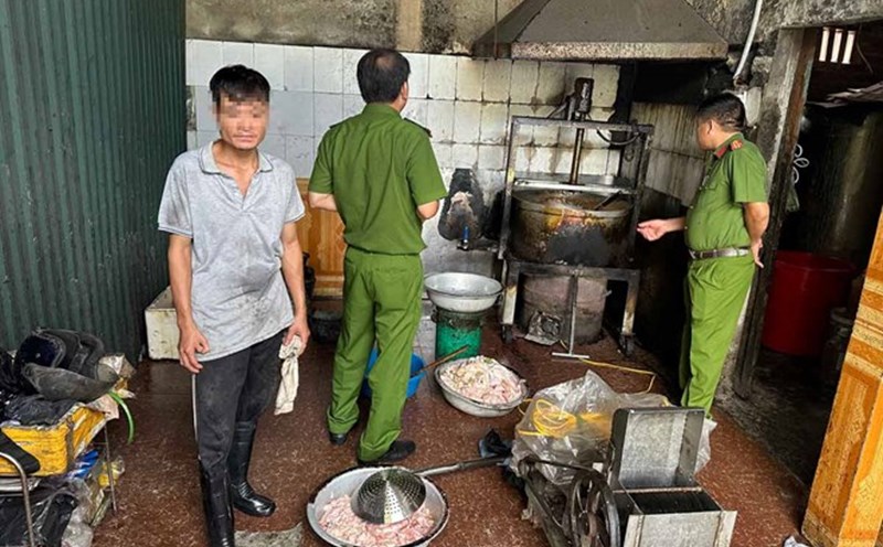 The lard processing area in Cam Pha City (Quang Ninh) does not ensure food hygiene and safety. Photo: Cam Pha Portal