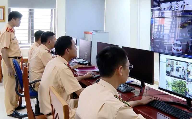 The Traffic Control Center at Thanh Hoa City Police will support in issuing fines. Photo: CATH