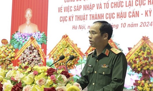 Thiếu tướng Vũ Viết Hoàng - Tư lệnh Binh chủng Thông tin liên lạc - phát biểu chỉ đạo tại Hội nghị công bố quyết định của Bộ Quốc phòng về sáp nhập, tổ chức lại 2 cục của binh chủng. Ảnh: VGP
