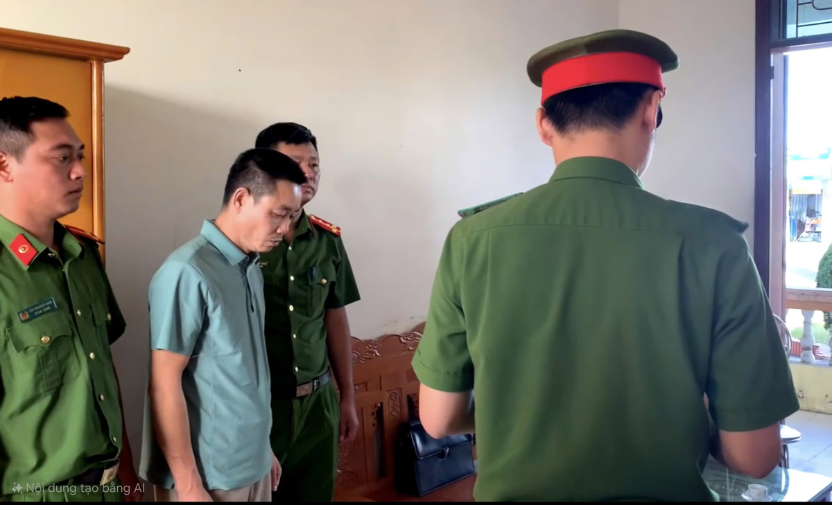 Cơ quan Cảnh sát điều tra - Công an huyện Tiền Hải (tỉnh Thái Bình) tống đạt các quyết định tố tụng đối với Vũ Duy Thịnh. Ảnh: Công an cung cấp