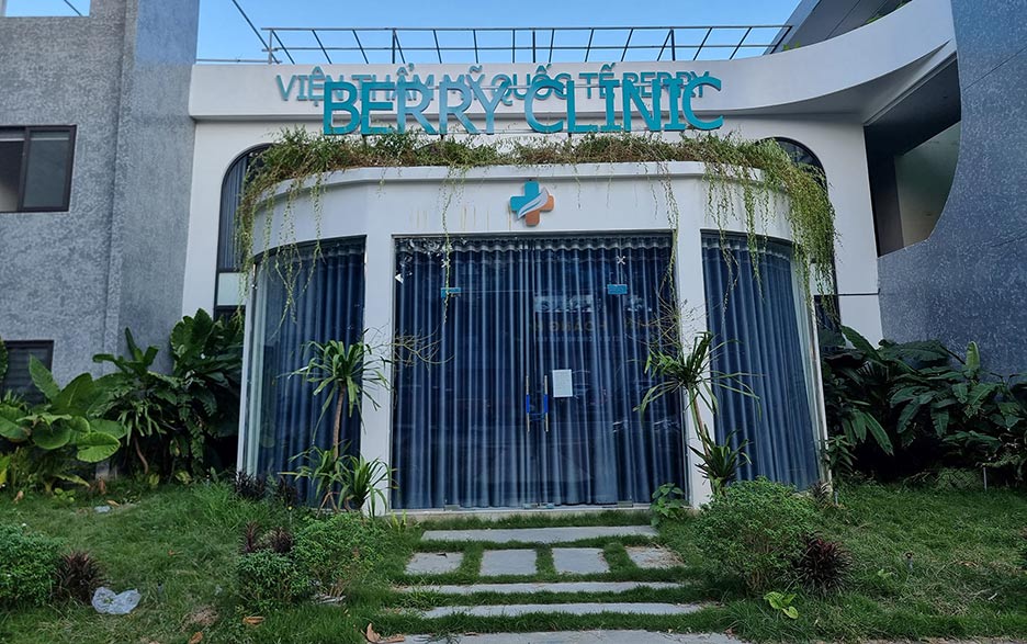 Ghi nhận vào chiều 14.10, cơ sở thẩm mỹ Berry Clinic số 06 Mai Hắc Đế (TP Vinh) đã đóng cửa, ngừng hoạt động. Ảnh: Quang Đại