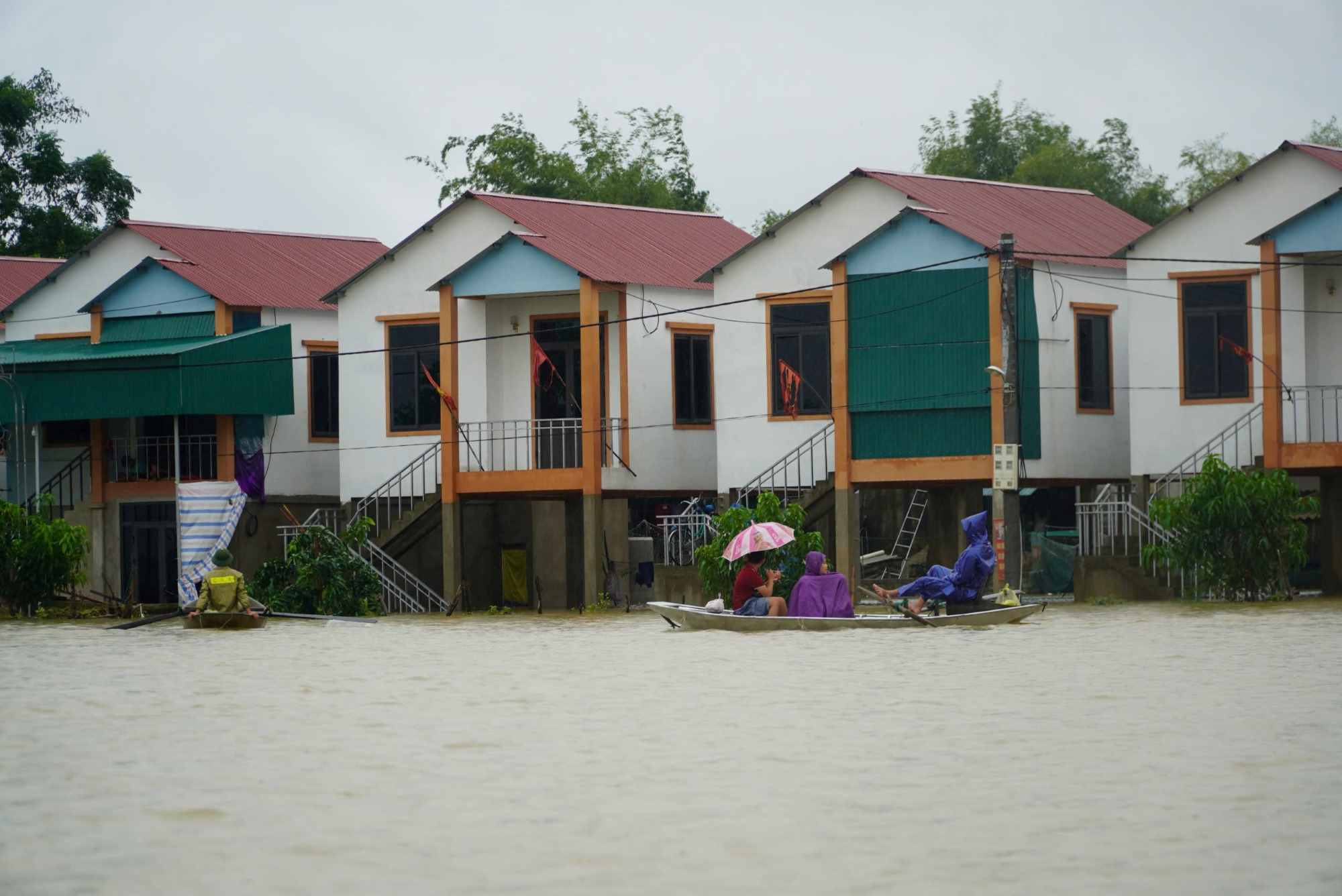 The spacious two-story flood shelter houses in the fishing village of Tien Phong were built with socialized funds donated to 24 households. Photo: Tran Tuan