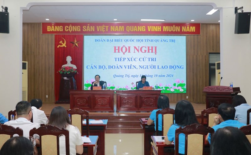The National Assembly Delegation of Quang Tri province held a meeting with voters before the 8th session. Photo: Hung Tho.