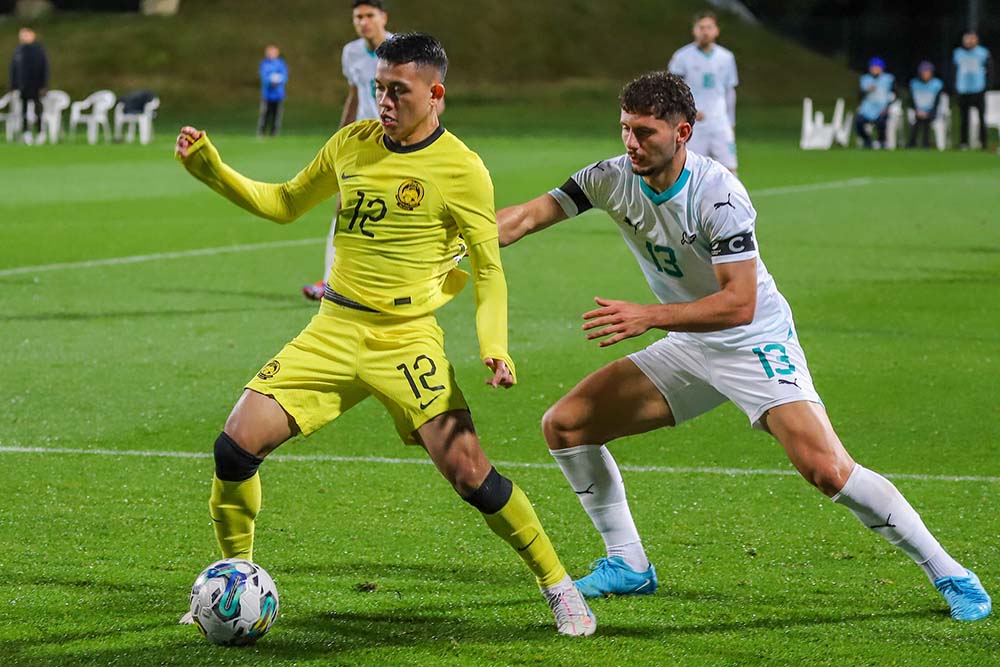 Tuyển Malaysia (áo vàng) không thể tạo bất ngờ trước New Zealand. Ảnh: FAM