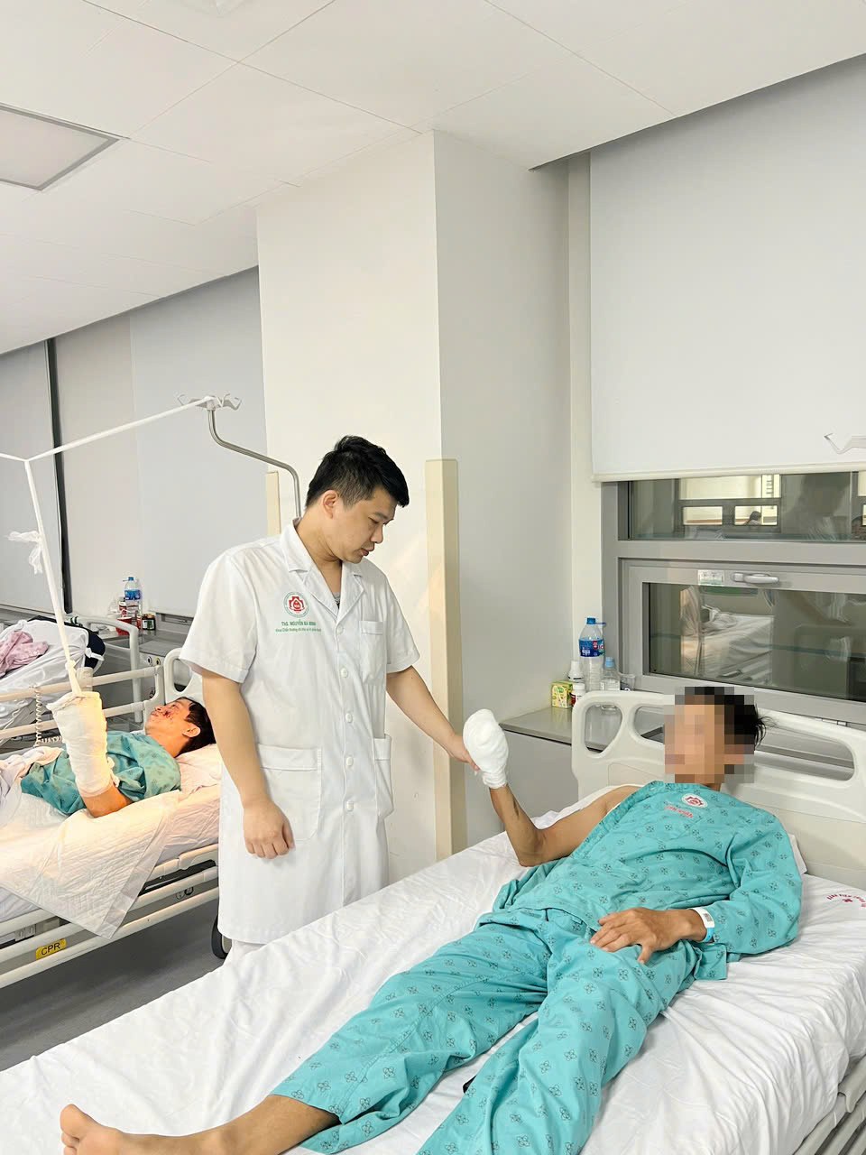 Doctor examines patient after surgery due to work accident. Photo: BVCC