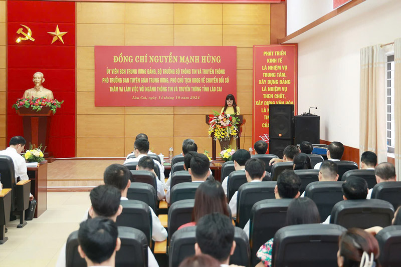 Overview of the working session of Mr. Nguyen Manh Hung - Minister of Information and Communications in Lao Cai. Photo: Dinh Dai