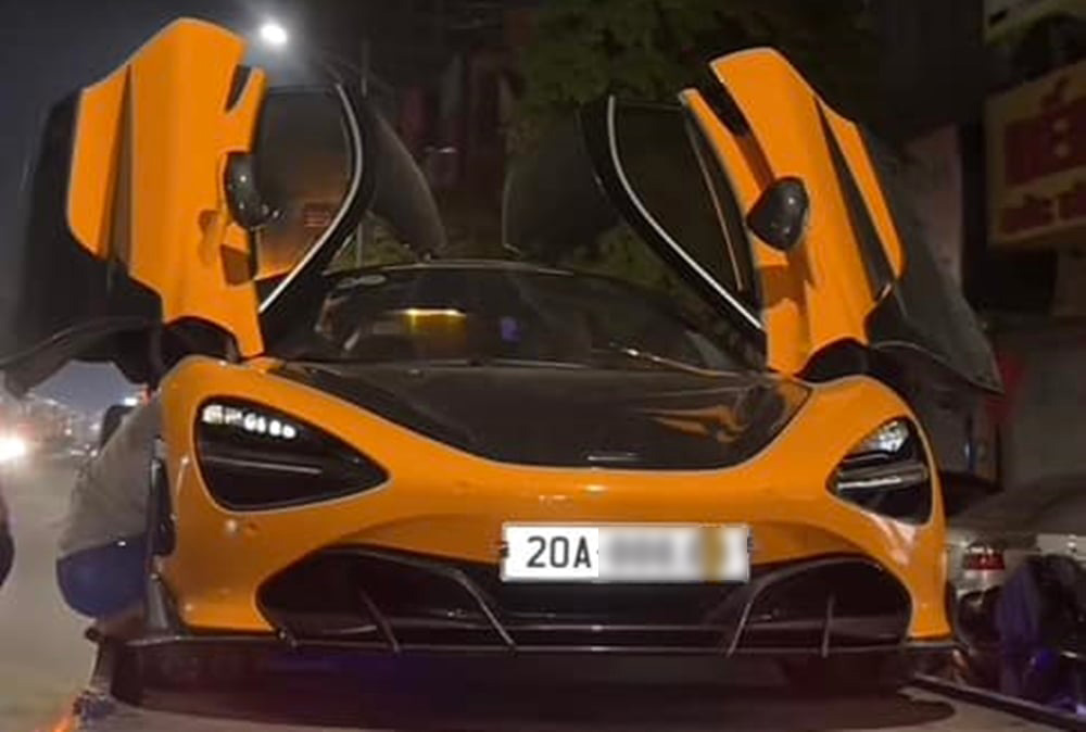 McLaren 720S supercar has engine power of more than 700 horsepower. Photo cut from video