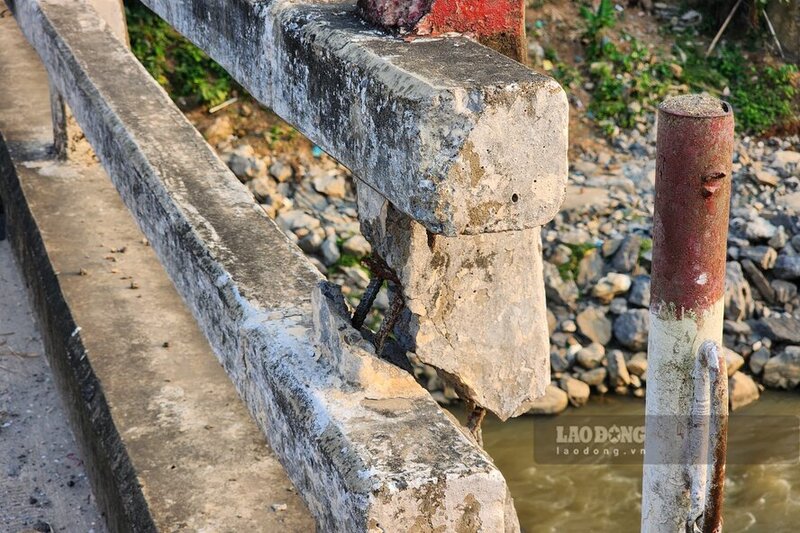 Theo do, qua ra soat cho thay hien tai co 18 cay cau yeu can duoc sua chua, nang cap. Da phan, cac cau nay deu duoc xay dung tu rat lau, tai trong khai thac thap, khong dong bo voi tai trong duong theo tieu chuan hien hanh, mac du da duoc han che tai trong tu nhieu nam nhung van chua duoc sua chua, nang cao tai trong khai thac.