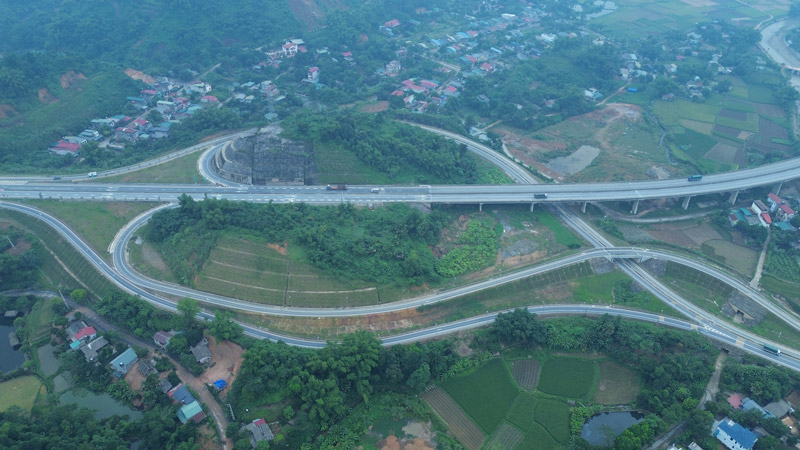 IC 18 intersection has been invested 50 billion VND to upgrade and expand. Photo: Dinh Dai