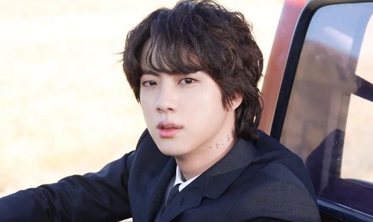 Jin BTS sẽ tái xuất với album solo sau khi xuất ngũ. Ảnh: Big Hit Music