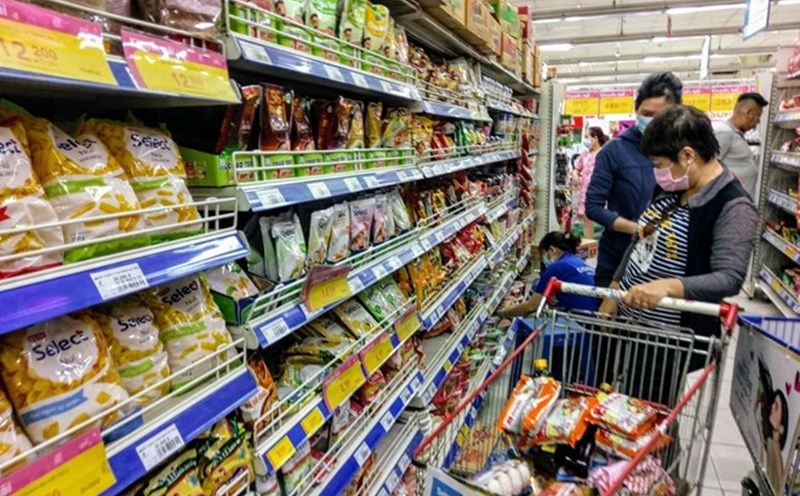 To control inflation, the Government has directed ministries, branches and localities to drastically implement many solutions. Photo: Minh Quan