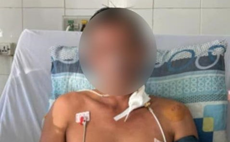 Patient B.T.L suffered a heart attack and was clinically dead but was saved. Photo: Quang Binh General Hospital