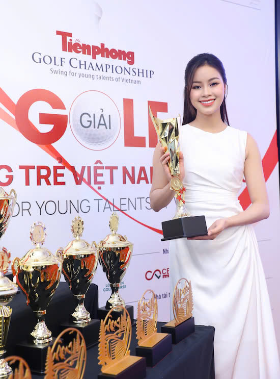 A hau Dao Thi Hien dong hanh cung giai Tien Phong Golf Championship 2024. Anh: Nhu Y