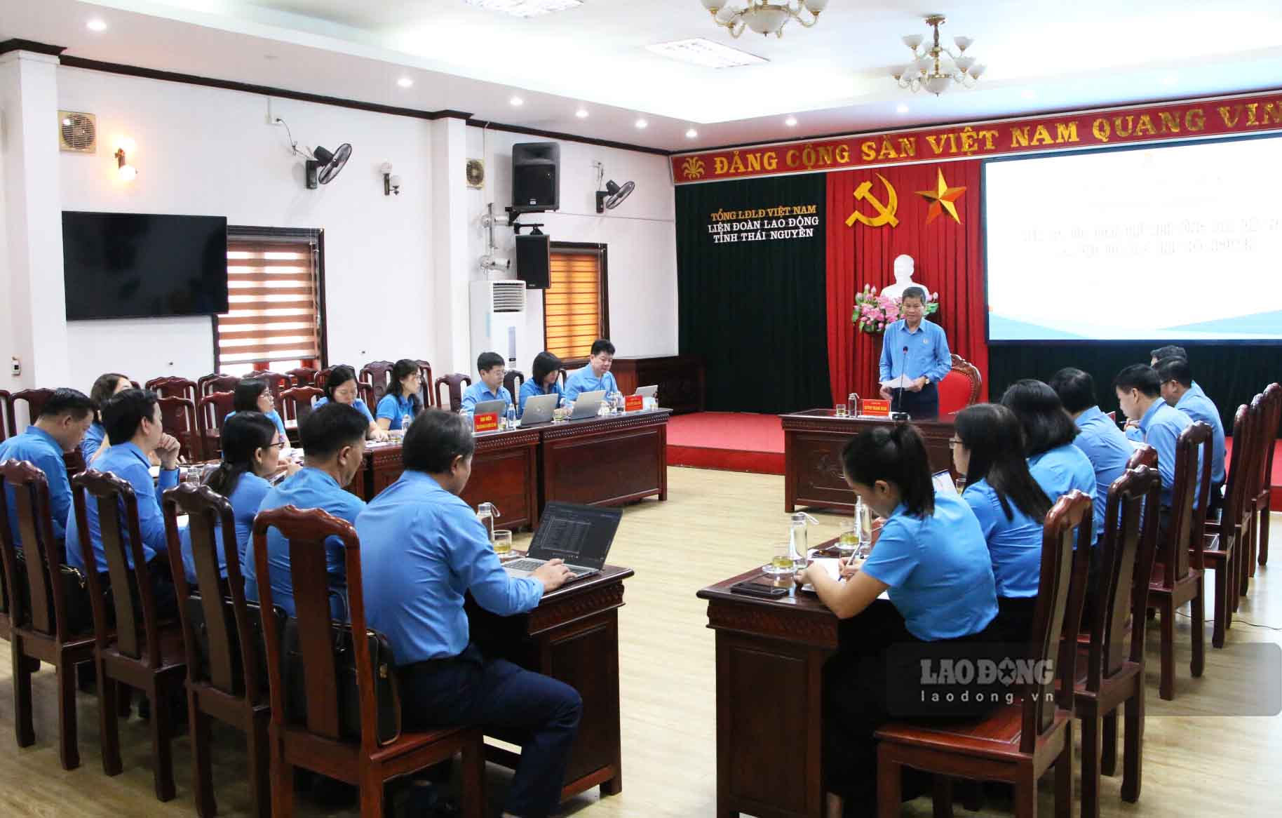 Delegation of Vietnam General Confederation of Labor works with the Standing Committee of Thai Nguyen Provincial Confederation of Labor: Photo: Nguyen Tung.