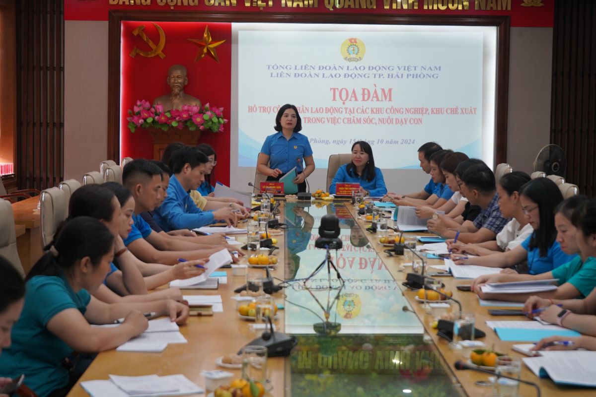 Overview of the seminar to support workers in industrial parks in Hai Phong. Photo: Mai Dung