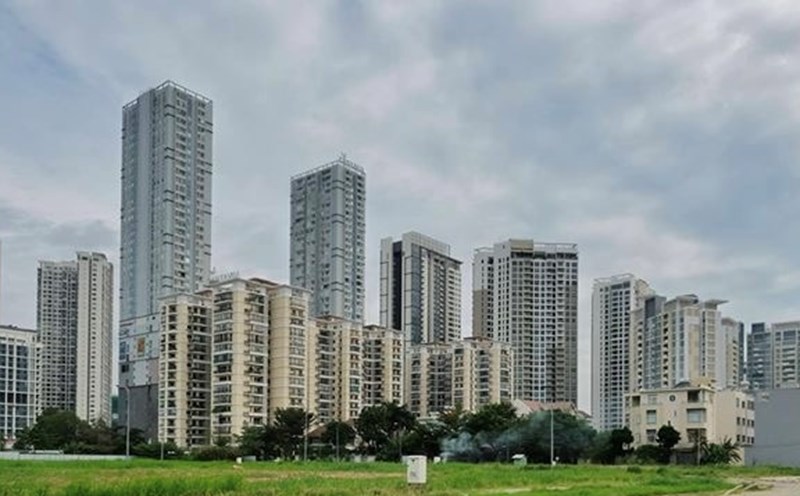 Due to the focus on high-end supply, apartment prices are increasingly beyond the reach of those in need. Photo: Bao Chuong