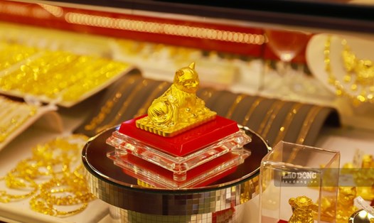 Giới chuyên gia nhận định, sự sụt giảm trong ngắn hạn của giá vàng có thể kích thích nhà đầu tư mua vào. Ảnh minh họa: Phan Anh