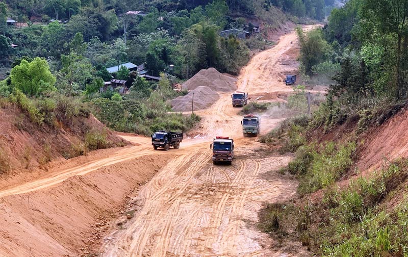 Dự án đường tránh TP Cao Bằng chậm tiến độ nhiều năm qua. Ảnh: Tân Văn.