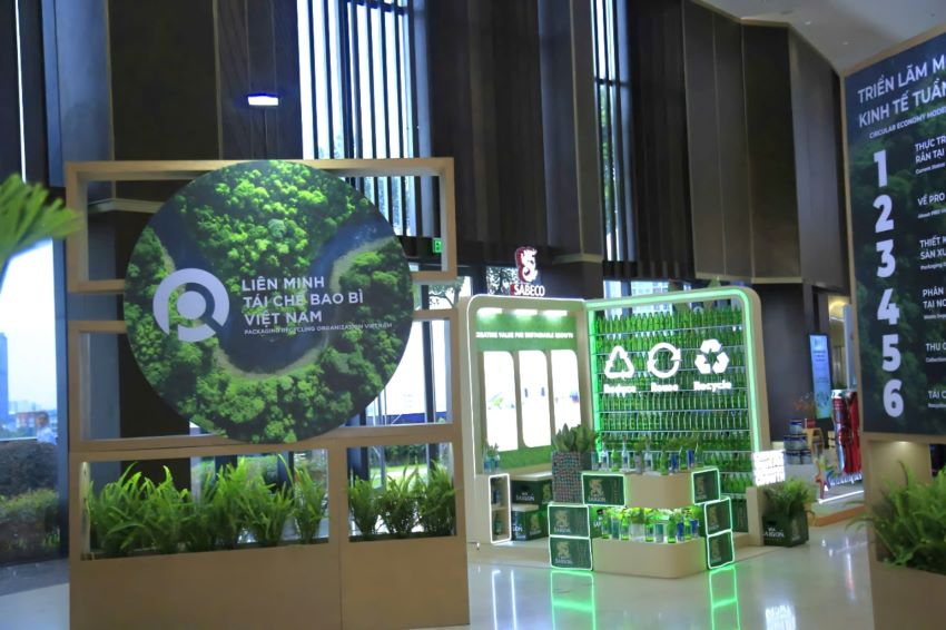 SABECO participated in the Circular Economic Model Exhibition with many other member companies of PRO VN on October 14. Photo: SABECO