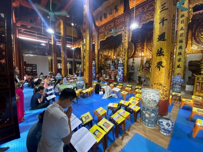 Commune-level officials and civil servants are among the subjects considered for the Medal "For the cause of State management of Beliefs and Religions". Illustrative photo: Nguyen Hang