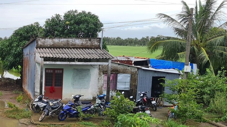 A makeshift house in Tran Van Thoi district, Ca Mau province. Photo: Nhat Ho