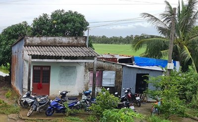 A makeshift house in Tran Van Thoi district, Ca Mau province. Photo: Nhat Ho