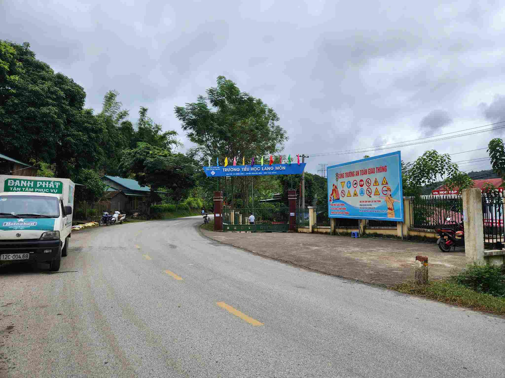 Tai nạn giao thông khiến bé gái đang học lớp 4 tử vong. Ảnh: Tân Văn.